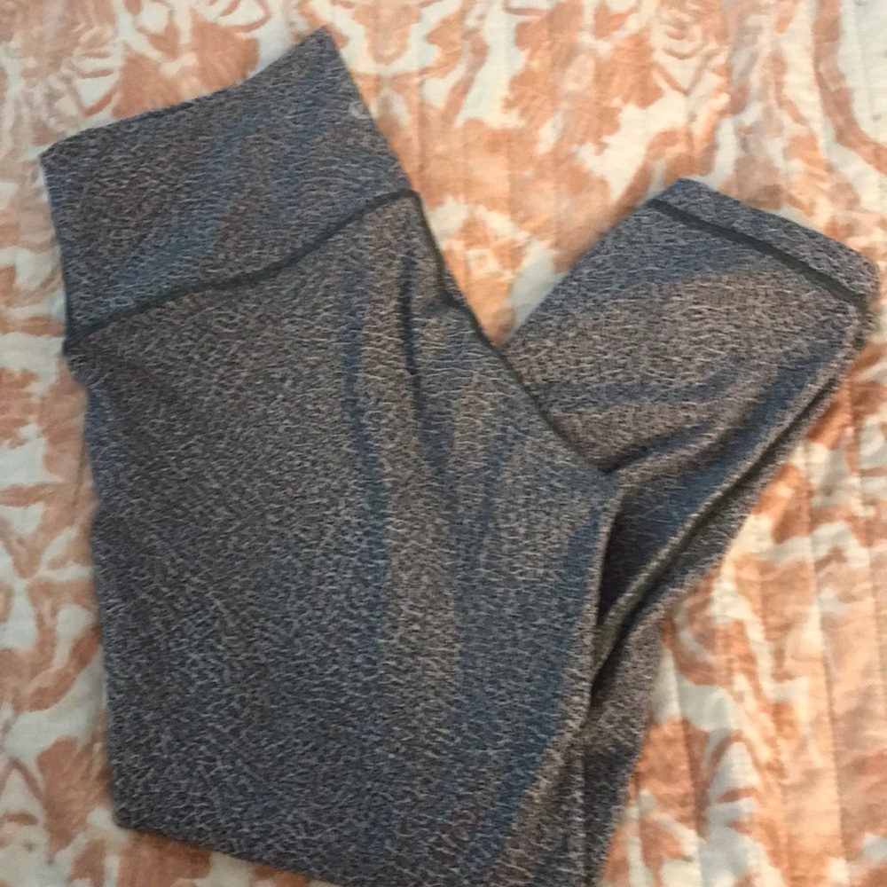 🍋 Lululemon high waisted crop size 8 🍋